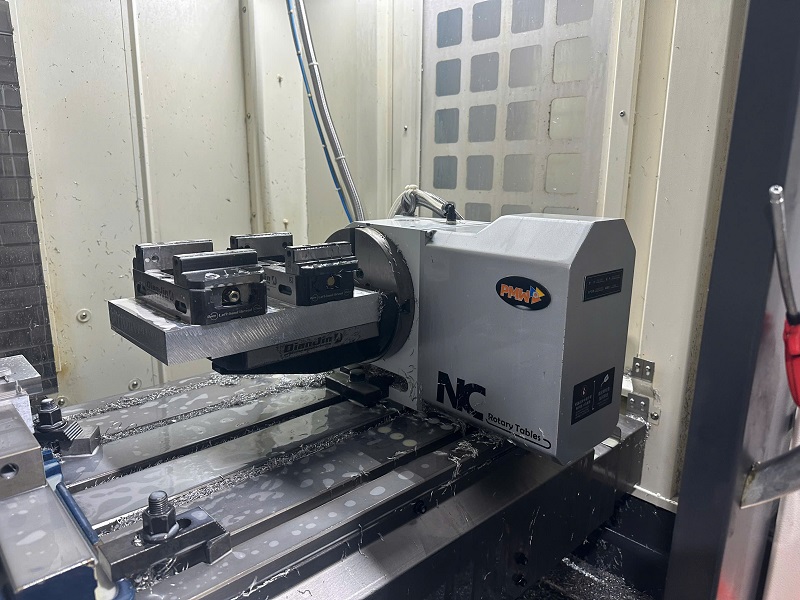 Máy phay CNC 4 trục cho phép gia công nhiều mặt với độ chính xác cao