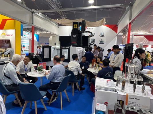 Không khí nhộn nhịp tại gian hàng của TULOCTECH
