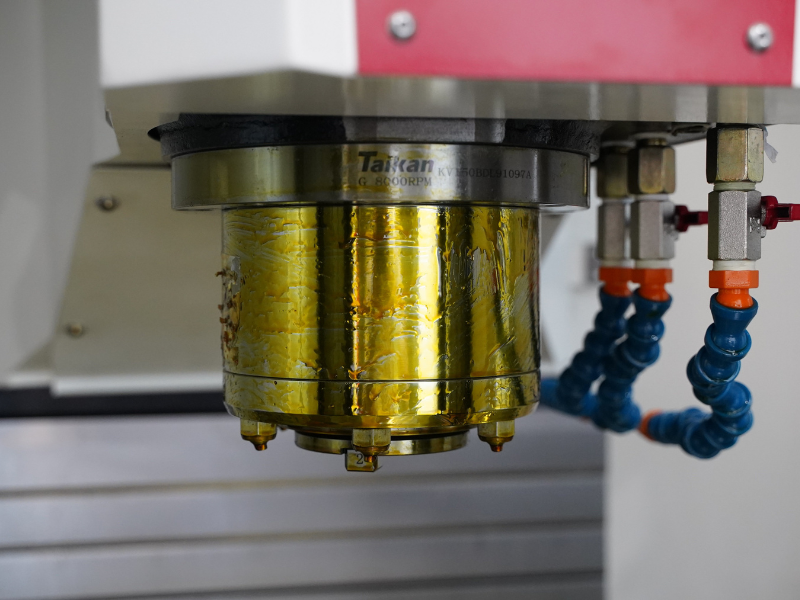 Trục chính máy phay CNC đứng tốc độ cao, đáp ứng các nhu cầu gia công hàng loạt các chi tiết vừa và nhỏ