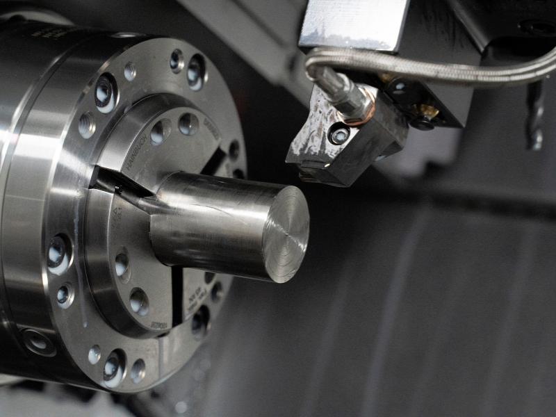 Máy tiện CNC 3 trục được nâng cấp từ máy tiện cơ bản tích hợp thêm trục Y để nâng cao hiệu suất gia công