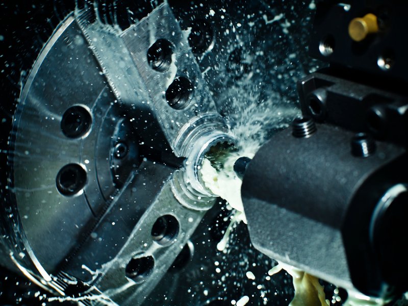 Hệ thống thuỷ lực hoạt động ổn định sẽ giúp toàn bộ quá trình gia công tiện diễn ra chính xác và hiệu suất