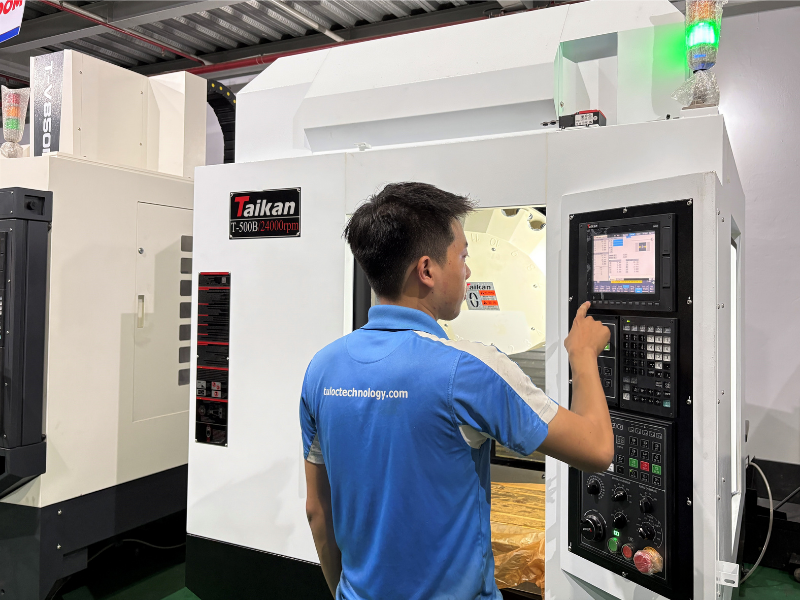 Đội ngũ kỹ thuật TLT có nhiều kinh nghiệm trong sửa chữa các loại máy CNC