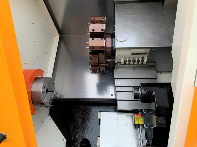 Ụ trước máy tiện CNC có nhiệm vụ giữ và truyền chuyển động quay cho trục chính