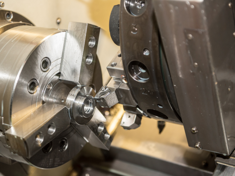 Nhờ có driver servo giúp máy tiện vận hành ổn định và gia công chính xác