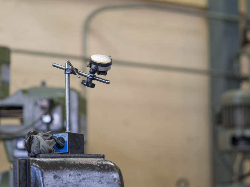 Đồng hồ đo CNC là thiết bị dùng để đo lường sự dịch chuyển tuyến tính của trục chính máy CNC