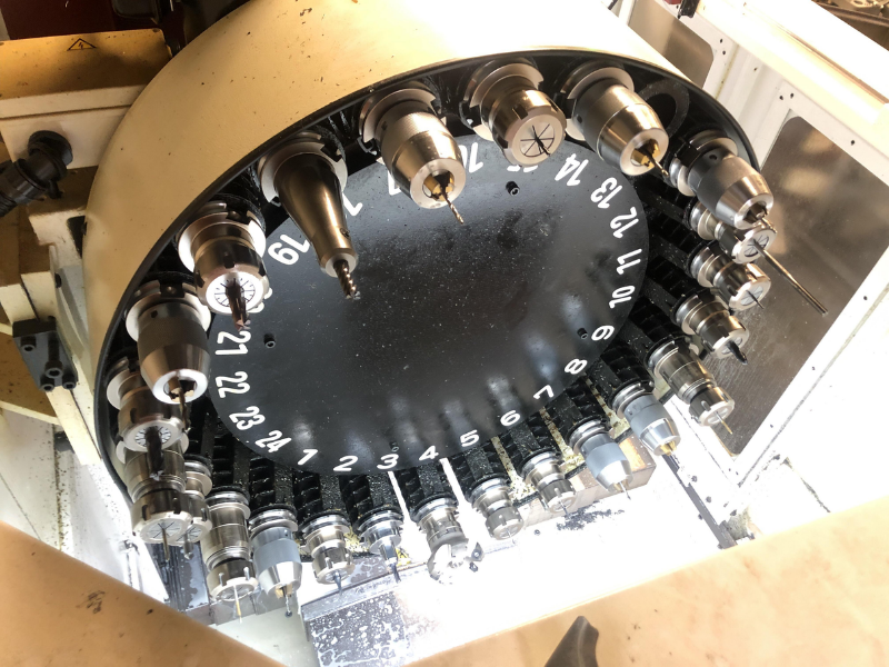 Bộ thay dao tự động CNC là công nghệ hiện đại tích hợp trên máy CNC giúp máy CNC thay dao tự động nhanh chóng trong quá trình gia công