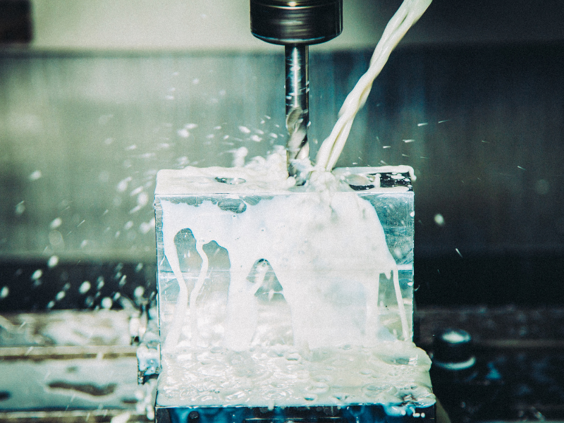Hệ thống tưới nguội CNC là hệ thống cung cấp dung dịch làm mát (Coolant) tại khu vực gia công