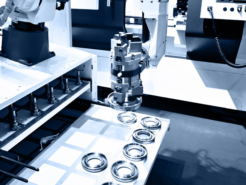 Robot gắp sản phẩm tích hợp trên máy CNC giúp nâng cao khả năng tự động hoá trong sản xuất