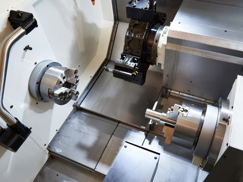 Máy tiện CNC siêu lớn không chỉ sở hữu kích thước vượt trội, mà còn được thiết kế với kết cấu siêu cứng vững, công suất lớn