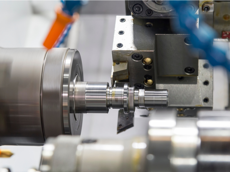 Dao tiện CNC là thiết bị cắt gọt chuyên dụng gắn trên trục chính máy tiện, dùng để cắt gọt phôi tạo hình chi tiết