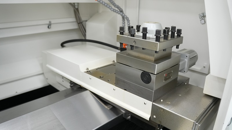 Bàn trượt ray chữ nhật và đài dao điện 4 vị trí